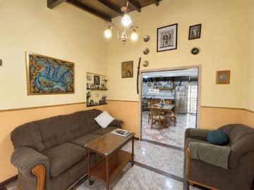 CHALET 4 AMB C/JARDÍN, PARRILLA, GARAJE Y LAVADERO