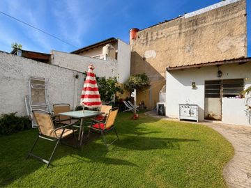 CHALET 4 AMB C/JARDÍN, PARRILLA, GARAJE Y LAVADERO