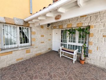 CHALET 4 AMB C/JARDÍN, PARRILLA, GARAJE Y LAVADERO
