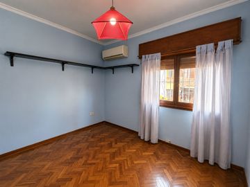 CHALET 4 AMB C/JARDÍN, PARRILLA, GARAJE Y LAVADERO