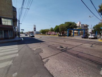 VENTA LOCAL COMERCIAL EN PH  / UBIC. AVELLANEDA