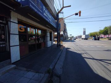 VENTA LOCAL COMERCIAL EN PH  / UBIC. AVELLANEDA