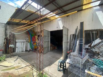 VENTA EN BLOCK 4 DEPTOS DE 2 AMB C/U + GALPÓN