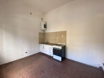 VENTA EN BLOCK 4 DEPTOS DE 2 AMB C/U + GALPÓN