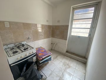VENTA EN BLOCK 4 DEPTOS DE 2 AMB C/U + GALPÓN