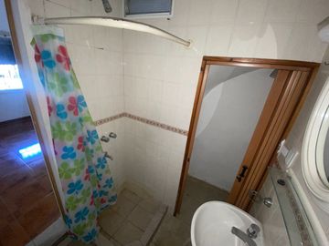 VENTA EN BLOCK 4 DEPTOS DE 2 AMB C/U + GALPÓN