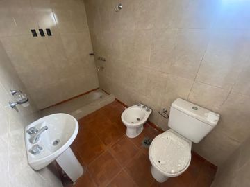 VENTA EN BLOCK 4 DEPTOS DE 2 AMB C/U + GALPÓN