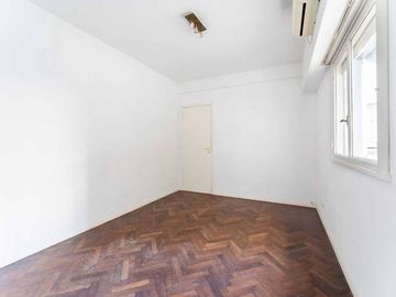 VENTA 2 AMBIENTES BAJO BELGRANO con GRAN JARDIN