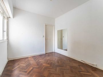 VENTA 2 AMBIENTES BAJO BELGRANO con GRAN JARDIN