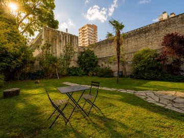 VENTA 2 AMBIENTES BAJO BELGRANO con GRAN JARDIN