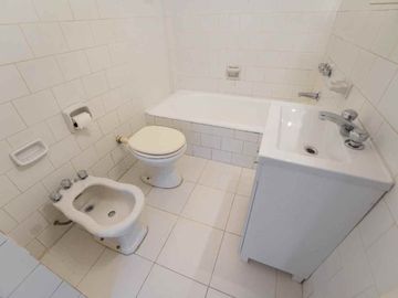 VENTA 2 AMBIENTES BAJO BELGRANO con GRAN JARDIN