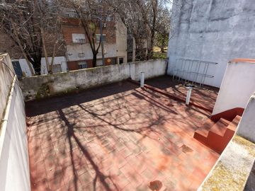 Venta Casa lote propio multifamiliar Pompeya