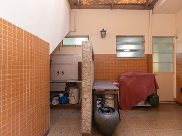 Venta Casa lote propio multifamiliar Pompeya