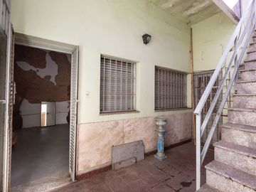 Venta Casa lote propio multifamiliar Pompeya