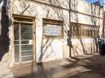 Venta Casa lote propio multifamiliar Pompeya