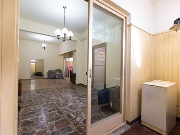 Venta Casa lote propio multifamiliar Pompeya
