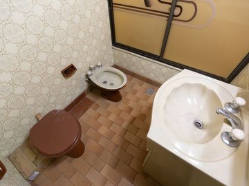 Venta Casa lote propio multifamiliar Pompeya