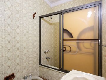 Venta Casa lote propio multifamiliar Pompeya