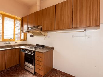 Venta Casa lote propio multifamiliar Pompeya