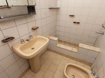 Venta Casa lote propio multifamiliar Pompeya