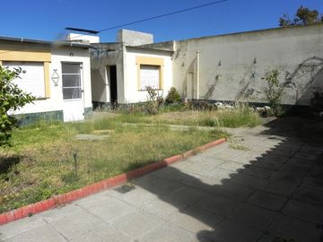 Amplia Propiedad en Venta con Local