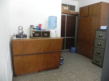 Amplia Propiedad en Venta con Local