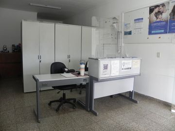 Amplia Propiedad en Venta con Local