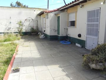 Amplia Propiedad en Venta con Local