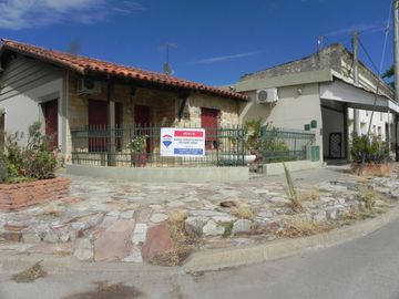 Amplia Propiedad en Venta con Local