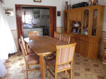 Amplia Propiedad en Venta con Local