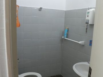 Amplia Propiedad en Venta con Local