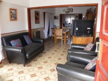 Amplia Propiedad en Venta con Local