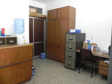 Amplia Propiedad en Venta con Local