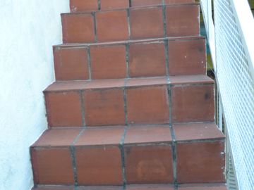 VENTA PH 2AMB C/PATIO+TERRAZA SOBRE CALLE INCLAN