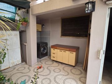 CASA 2 DORM Y PARQUE EN GUADALUPE OESTE