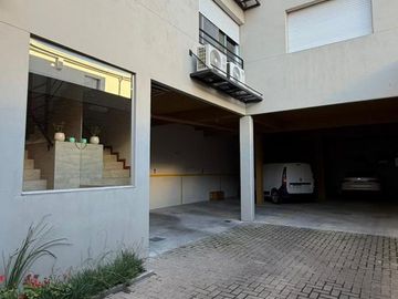 VENTA SEMI PISO 2 DORMITORIOS COCHERA REFINERIA