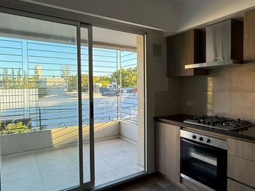 VENTA SEMI PISO 2 DORMITORIOS COCHERA REFINERIA