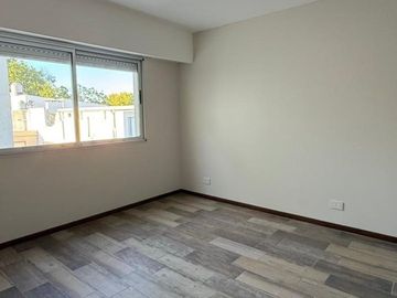 VENTA SEMI PISO 2 DORMITORIOS COCHERA REFINERIA