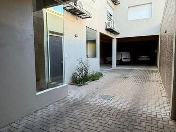 VENTA SEMI PISO 2 DORMITORIOS COCHERA REFINERIA