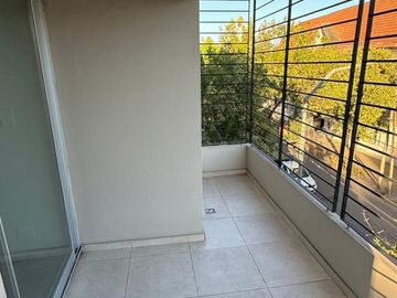VENTA SEMI PISO 2 DORMITORIOS COCHERA REFINERIA