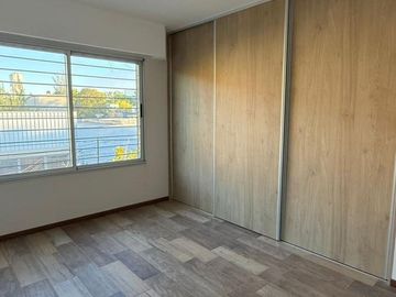 VENTA SEMI PISO 2 DORMITORIOS COCHERA REFINERIA