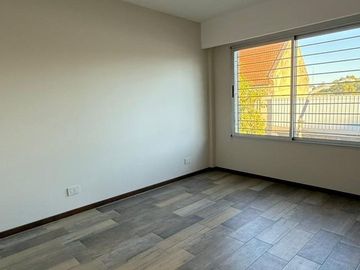 VENTA SEMI PISO 2 DORMITORIOS COCHERA REFINERIA