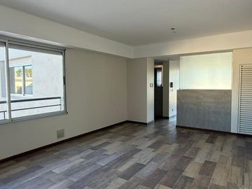 VENTA SEMI PISO 2 DORMITORIOS COCHERA REFINERIA