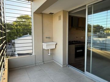 VENTA SEMI PISO 2 DORMITORIOS COCHERA REFINERIA