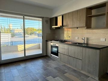 VENTA SEMI PISO 2 DORMITORIOS COCHERA REFINERIA