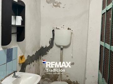 VENTA Galpón  sobre Av. Alvear -  a Reciclar