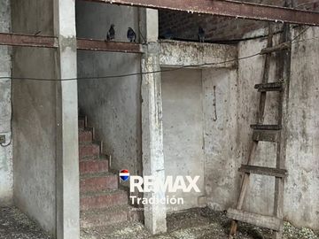 VENTA Galpón  sobre Av. Alvear -  a Reciclar