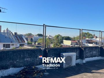 VENTA Galpón  sobre Av. Alvear -  a Reciclar