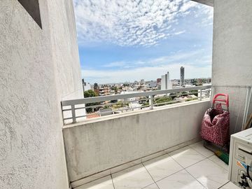 2 Amb en 8° piso c/balcón y vista abierta lanusita