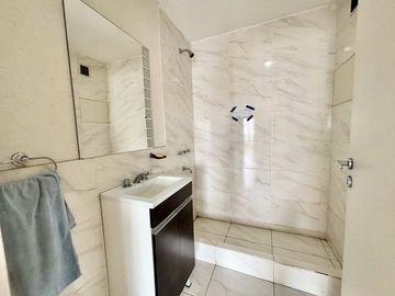 2 Amb en 8° piso c/balcón y vista abierta lanusita